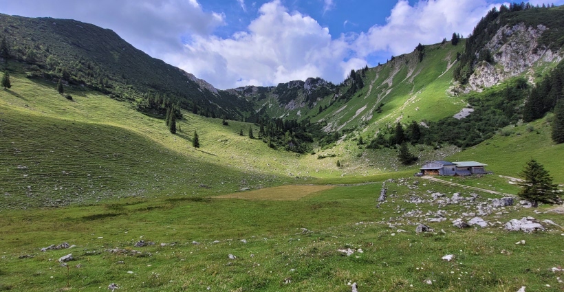 Von der Ankerl-Alm aus hat man eine schöne Übersicht über die Gratwanderung