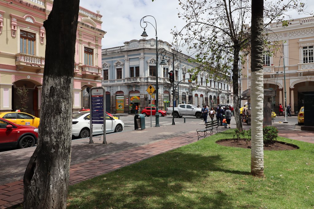 Riobamba Strassenkreuzung im Kolionalstiel.