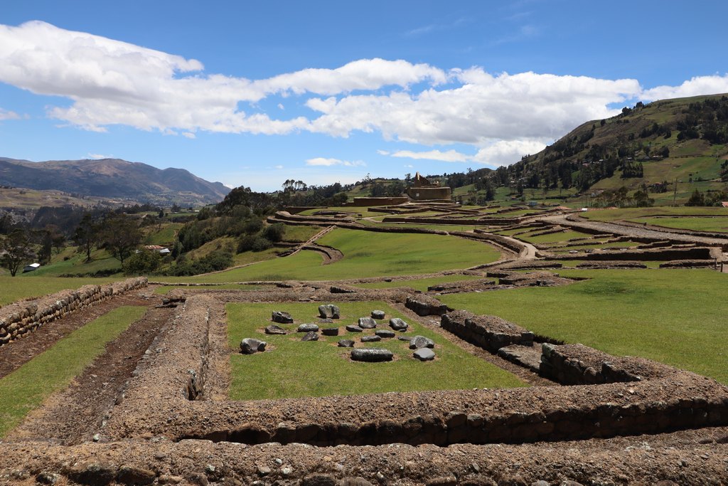 Riobamba Strassenkreuzung im Kolionalstiel.