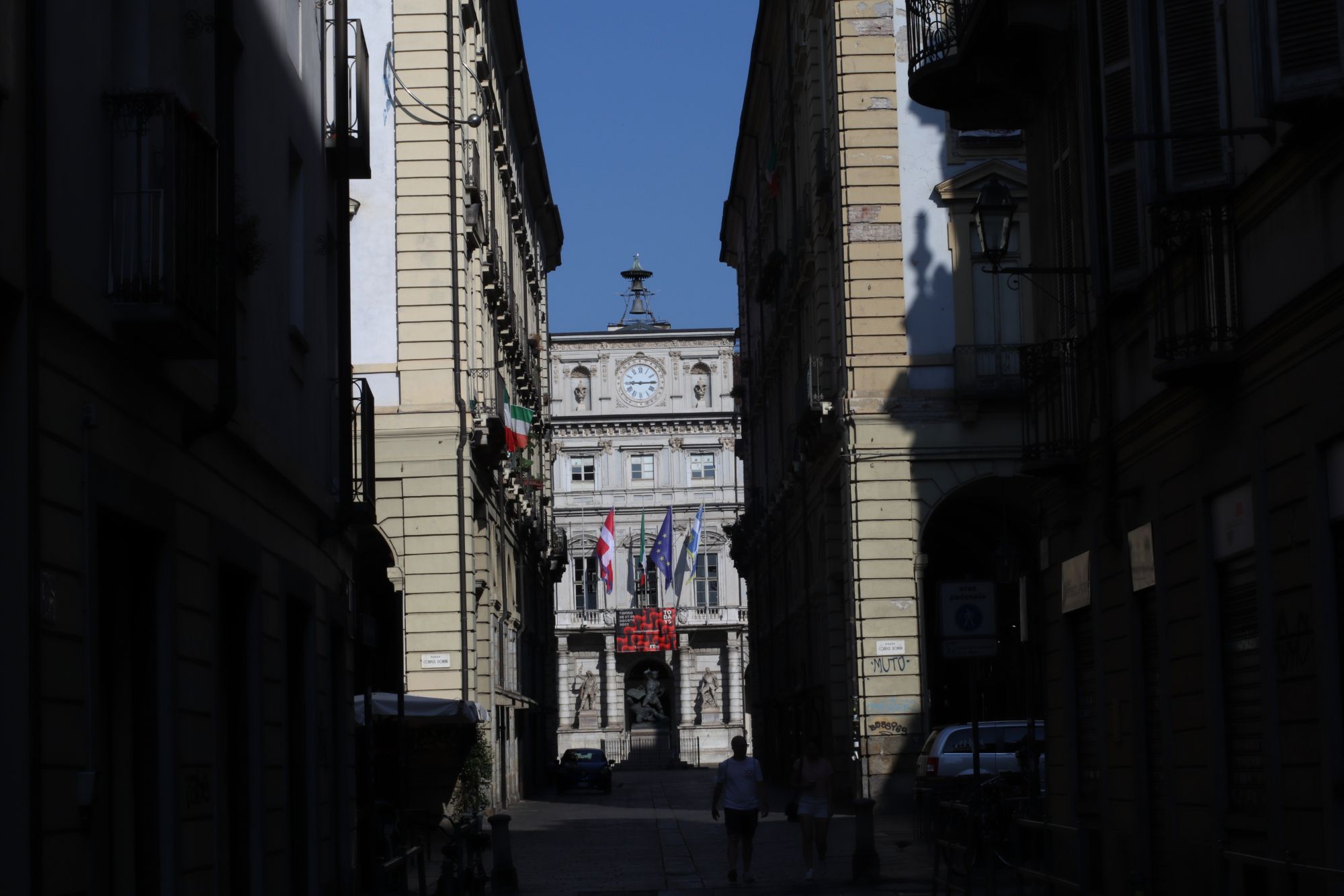 Bilick hinunter nach Finalborgo